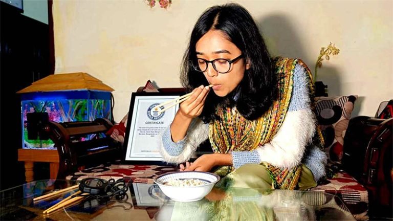 দুইবার বিশ্ব রেকর্ড গড়ে গিনেস বুকে নাম লেখালেন বরিশালের মেয়ে নিপা